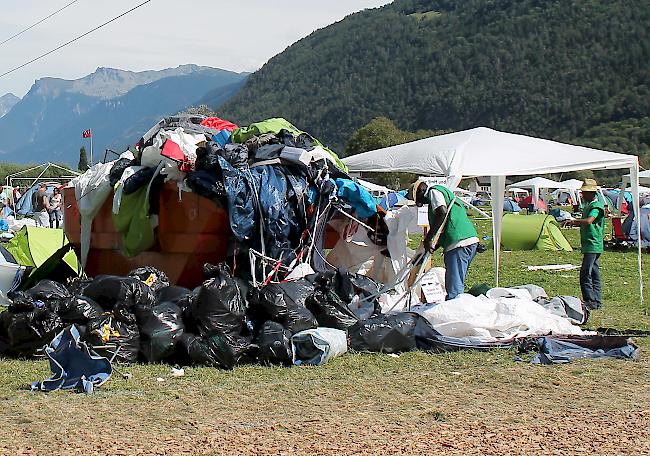 Sauber. Seit Jahren sorgen Asylbewerber am Open Air Gampel für Sauberkeit. (Archivbild)