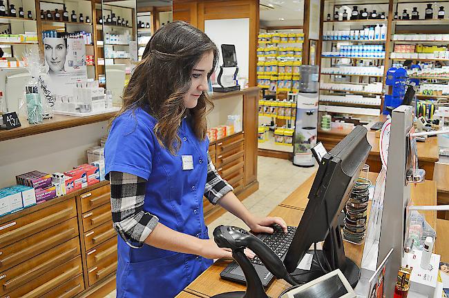 Felicitas Imseng macht ihre Ausbildung zur Pharmaassistentin.