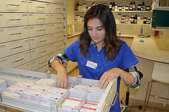 Felicitas Imseng macht ihre Ausbildung zur Pharmaassistentin.