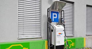 Die Gleichstromtankstelle bei der EnBag in Gamsen.