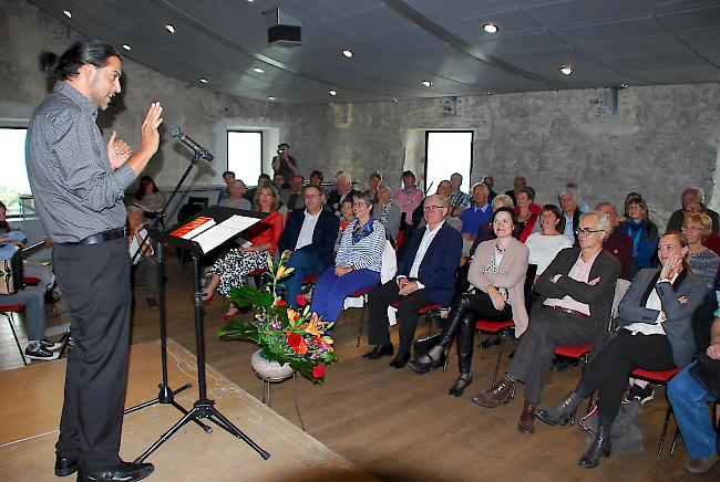 Preisträger Abbas Khider bei seiner Vorlesung. 