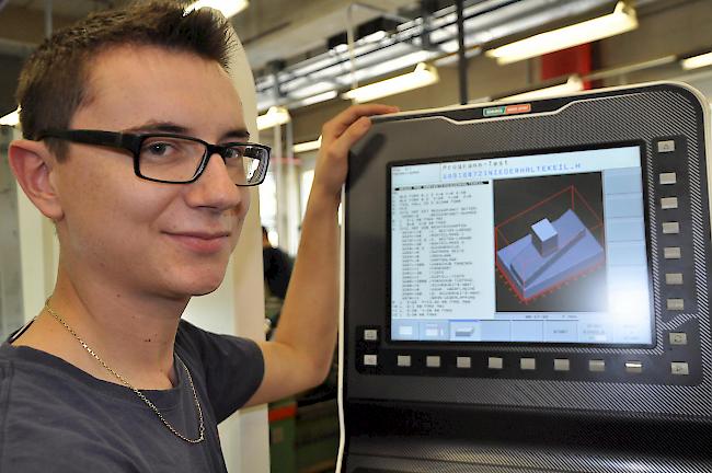 Marco Schnidrig, Polymechaniker im vierten Lehrjahr bei der Scintilla in St. Niklaus.