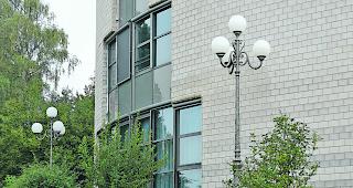 Neue Heimat. Insgesamt vier Strassenlampen stehen seit diesem Fr&uuml;hling vor Rucklis Liegenschaft in Aadorf. Mindestens acht weitere werden folgen. 