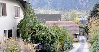 Der Felsenweg in Naters, der weiter hinauf zur Festung f&uuml;hrt, hat noch keine Beleuchtung.