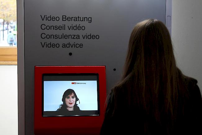 Verbunden. Künftig geben Briger SBB-Mitarbeitende am Bildschirm Auskunft.