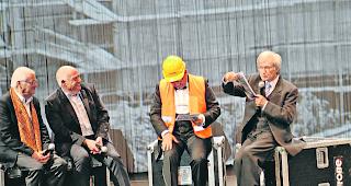 Nostalgisch. Karl Salzgeber, Peter Furger. Moderator Karim Habli und Eugen Meier (von links): Treibende Kr&auml;fte von damals erinnern sich. 