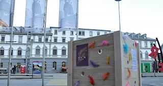 Die vom Atelier Manus gebaute Kiste enth&auml;lt zw&ouml;lf Tr&auml;ume.