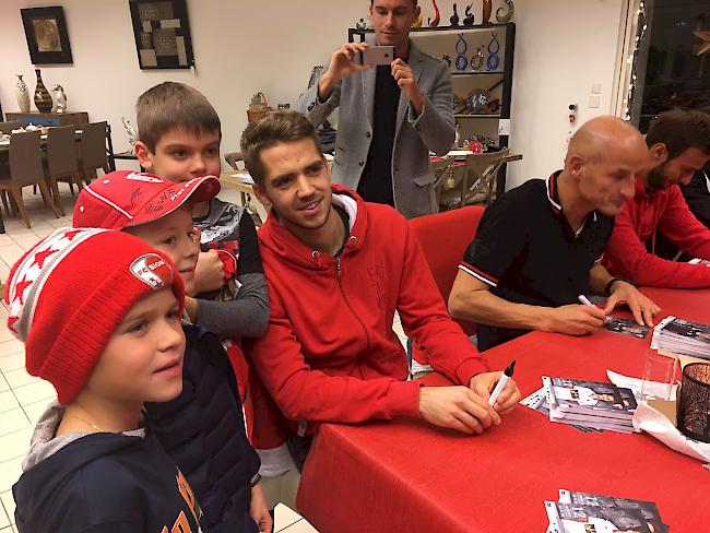 Impressionen der Autogrammstunde des FC Sitten.