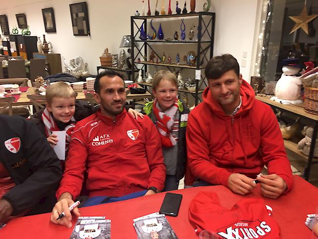 Impressionen der Autogrammstunde des FC Sitten.