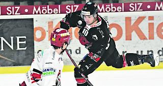 Ohne Tor. Visp-St&uuml;rmer Tobias Bucher (rechts) bringt seinen Schuss nicht an Winterthur-Goalie Remo Oehninger vorbei. 