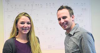 Lehrling Angela Furrer mit Ausbildner Valentin Ittig