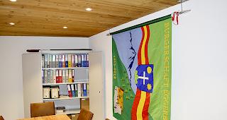 Das frisch renovierte Lokal mit Archiv und Burgerschaftsfahne.