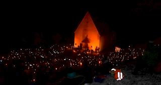 Beeindruckend. Die Friedenslichter leuchten beim Ranft-Treffen am Morgen um 2.30 Uhr.