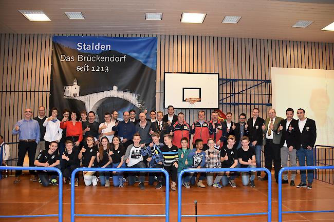 Alle Geehrten in den Bereichen Kultur und Sport der Gemeinde Stalden.