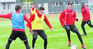 Spielerische Vorbereitung. Vincent Sierro am Ball, Laufeinheiten sind in der Vorbereitung nicht vorgesehen.  