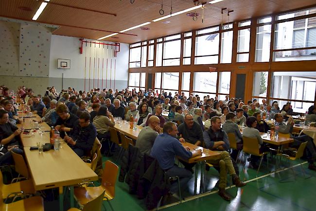 Gut besucht: «Neujahrstrüch» 2017 in Visperterminen. 