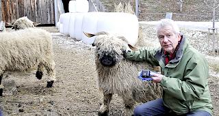 Bernd Krentscher mit dem &laquo;Alptracker&raquo;.