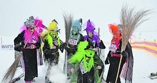 Rauch steigt auf. Die Hexen liessen sich so einiges einfallen wie etwa hier mit dem rauchenden Hexenkessel. 