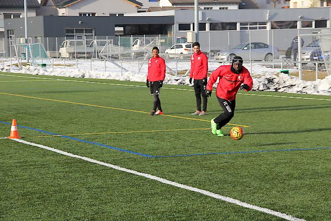 Jagne Pa Modou (rechts am Ball) will mit dem FC Sitten nach 20 Jahren wieder ein Meisterschaftsspiel in Bern gegen YB gewinnen.