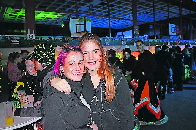 Rahel Kalbermatten (17) aus Visp und Jenny Gsponer (17) aus Susten.