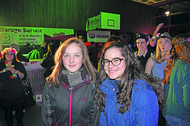 Rebecca Tscherry (16) aus Guttet-Feschel und Noemi Mengis (18) aus Sitten.