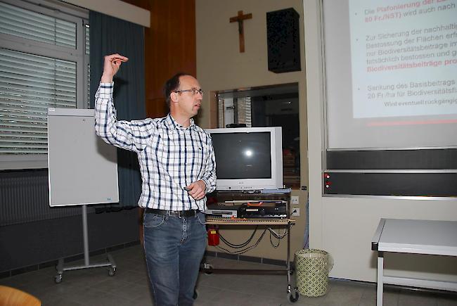 Matthäus Schinner, Koordination Betriebsberatung Visp, während seines Vortrags über den Status quo und die möglichen Entwicklungen in der Landwirtschaft. 