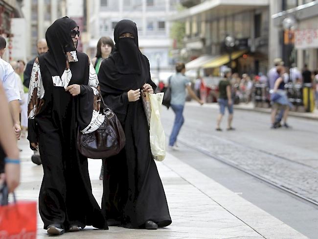 Der grösste Teil der Schweizer Stimmbürger würde sich derzeit für ein Burka-Verbot aussprechen. (Archivbild)