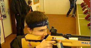 Luftgewehr stehend frei: eine der schwierigsten Disziplinen im Schiesssport. 