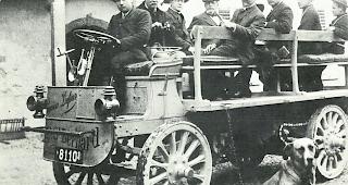 1905 bis 1933 Konkordatszeit: Alle Kantone teilten sich den Nummernbereich 1&ndash;9999 anhand der Konkordatsordnung. Dem Kanton Wallis war der Nummernbereich 8101&ndash;8400 zugeordnet. Das Bild zeigt eines der ersten Kennzeichen, die noch keine Buchstaben hatten.