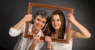 Haben gut lachen: Karin (l.) und Jana Meichtry sind im Finale des Mutter- Tochter-Paar-Wettbewerbes 2017.