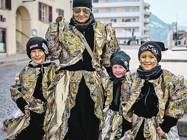 Aysea (8), Karin (33), Joan (3) und Janina (6) Guntern, alle aus Ried-Brig