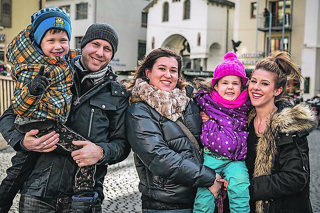 Ricardo (32), Tiago (6), Felicia (26), Gioia Pinto (4) und Vivienne Nellen (24), alle aus Naters