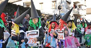 Auch der Nachwuchs findet Gefallen an der f&uuml;nften Jahreszeit.