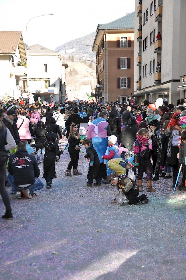 Der Kinderumzug lockte ein zahlreiches Publikum nach Naters.