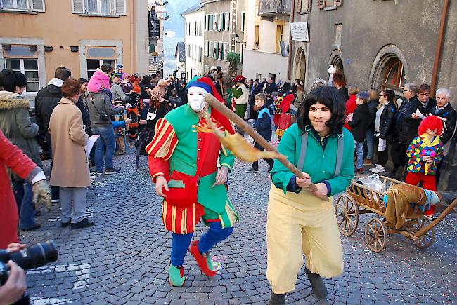 Impressionen vom Grossen Fasnachtsumzug durch die Leuker Altstadt. 