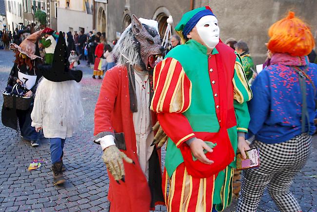 Impressionen vom Grossen Fasnachtsumzug durch die Leuker Altstadt. 