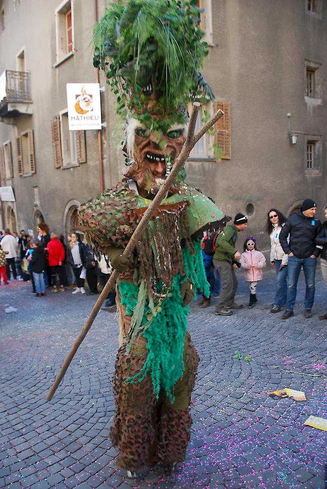 Impressionen vom Grossen Fasnachtsumzug durch die Leuker Altstadt. 