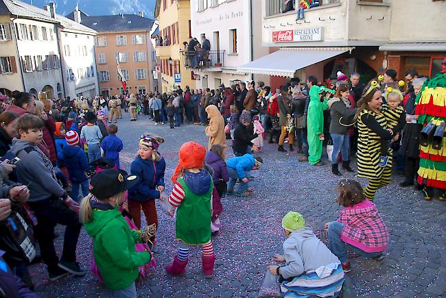 Impressionen vom Grossen Fasnachtsumzug durch die Leuker Altstadt. 