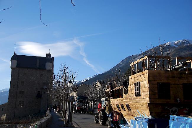 Impressionen vom Grossen Fasnachtsumzug durch die Leuker Altstadt. 