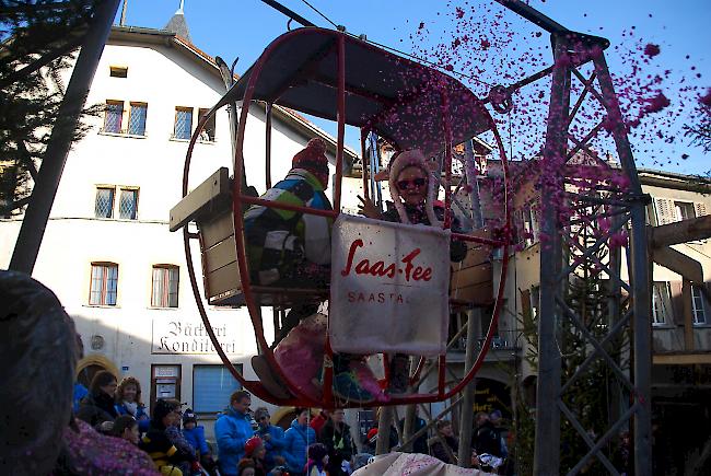 Impressionen vom Grossen Fasnachtsumzug durch die Leuker Altstadt. 