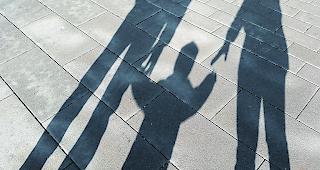 Das Amt f&uuml;r Kindesschutz sucht Pflegefamilien.