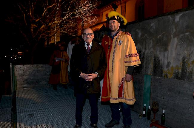 Louis Ursprung, Präsident der Stadtgemeinde Brig-Glis, übergab das Regierungszepter bis zum kommenden Aschermittwoch an Markus Lehner, Zunftmeister der Bäjizunft.