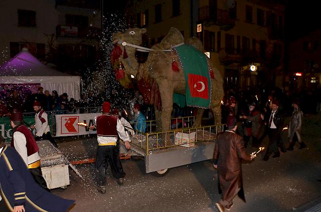 Einen Tag vor Eröffnung des dreitägigen Kasbah-Fests präsentierten sich auch Mitglieder des Türkenbundes an der Gliser «Chessleta».