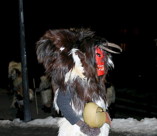 Impressionen vom Tschäggättu-Umzug am Donnerstagabend im Lötschental.