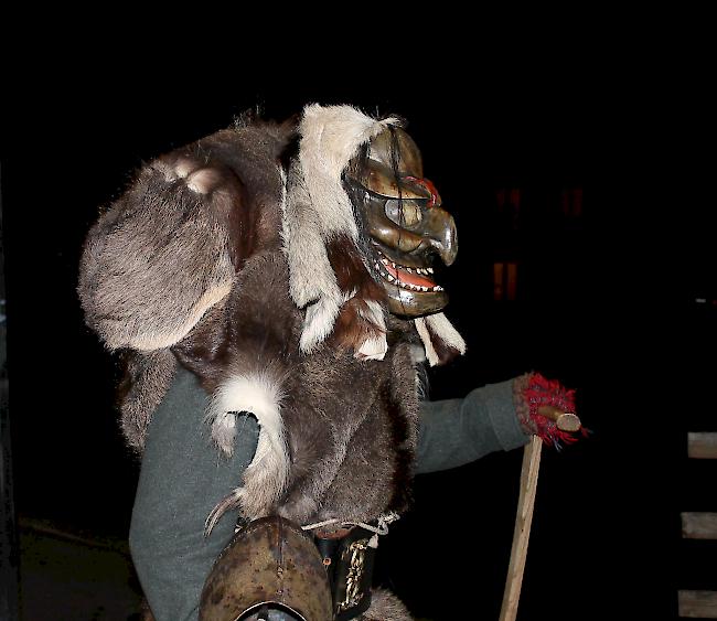 Impressionen vom Tschäggättu-Umzug am Donnerstagabend im Lötschental.