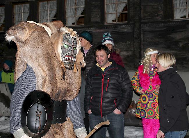 Impressionen vom Tschäggättu-Umzug am Donnerstagabend im Lötschental.