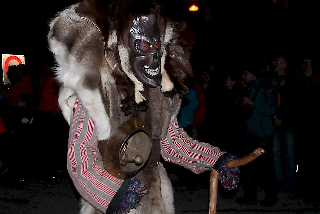 Impressionen vom Tschäggättu-Umzug am Donnerstagabend im Lötschental.