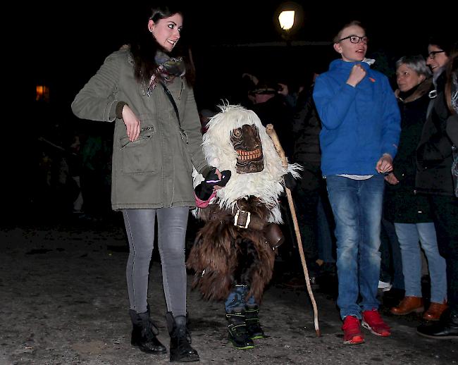 Impressionen vom Tschäggättu-Umzug am Donnerstagabend im Lötschental.