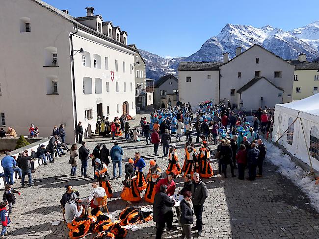 Treffpunkt. Der Simpiler Dorfplatz wurde für das Polentafest zum Treffpunkt.