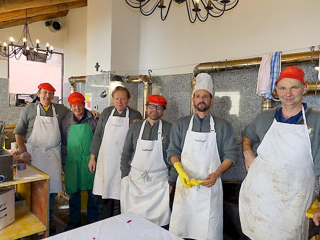 Ausverkauft. Die AGREZA Mannschaft konnte mit achthundert ausgegeben Portionen frühzeitig ausverkauft vermelden.